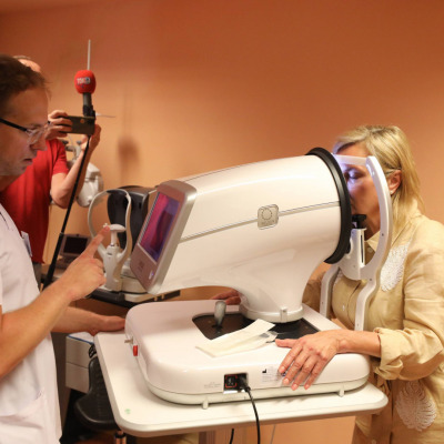 lekarze prezentują Autonomiczny Laser Wspomagany AI - Eagle Od BELKIN Vision