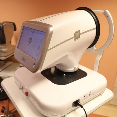 lekarze prezentują Autonomiczny Laser Wspomagany AI - Eagle Od BELKIN Vision