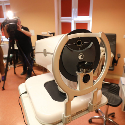 lekarze prezentują Autonomiczny Laser Wspomagany AI - Eagle Od BELKIN Vision