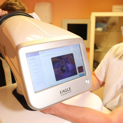 lekarze prezentują Autonomiczny Laser Wspomagany AI - Eagle Od BELKIN Vision