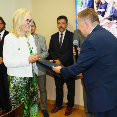 Prof. Tomasz Szczepański, Rektor SUM wręcza powołania na funkcje kierowników jednostek SUM