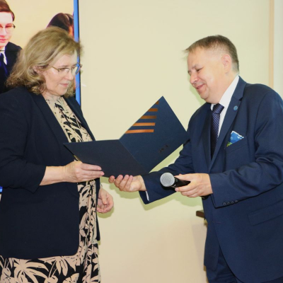 Prof. Tomasz Szczepański, Rektor SUM wręcza powołania na funkcje kierowników jednostek SUM