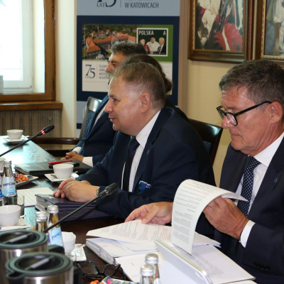 Prof. Tomasz Szczepański, Rektor SUM wręcza powołania na funkcje kierowników jednostek SUM