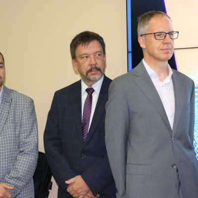 Prof. Tomasz Szczepański, Rektor SUM wręcza powołania na funkcje kierowników jednostek SUM