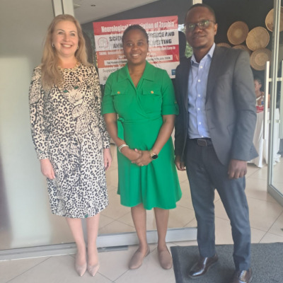 zdjecie 4- dr Nfwama Kawatu oraz dr Debby  Tembo podczas zjazdu Towarzystwa Neurologicznego Zambii w dniu 13 lipca 2024, w hotelu Taj Pamodzi, Lusaka