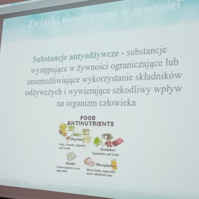 wykład dr n. med. Agnieszki Synowiec-Wojtarowicz pt. „Trujące pułapki w naszej kuchni – czyli co wiemy, co jemy”