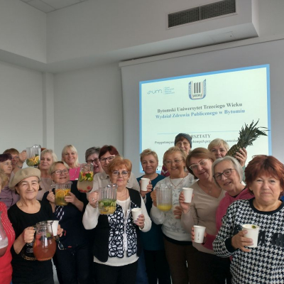 Pierwsze zajęcia na Uniwersytecie Trzeciego Wieku przy Wydziale Zdrowia Publicznego w Bytomiu. Były to warsztaty poświęcone nawodnieniu,