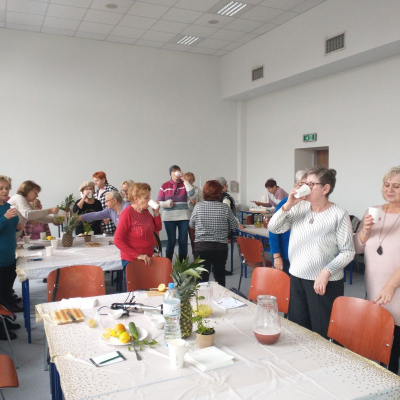 Pierwsze zajęcia na Uniwersytecie Trzeciego Wieku przy Wydziale Zdrowia Publicznego w Bytomiu. Były to warsztaty poświęcone nawodnieniu,