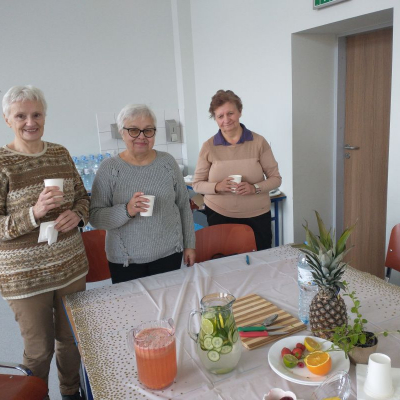 Pierwsze zajęcia na Uniwersytecie Trzeciego Wieku przy Wydziale Zdrowia Publicznego w Bytomiu. Były to warsztaty poświęcone nawodnieniu,